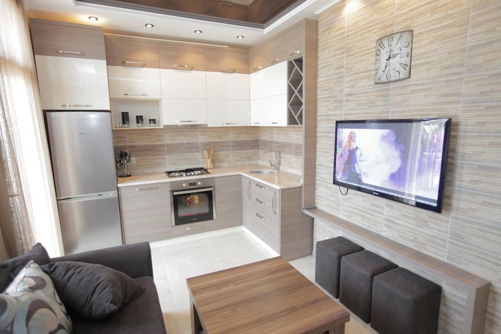 Apartment With Summer Terrace Batumi Pokoj fotografie